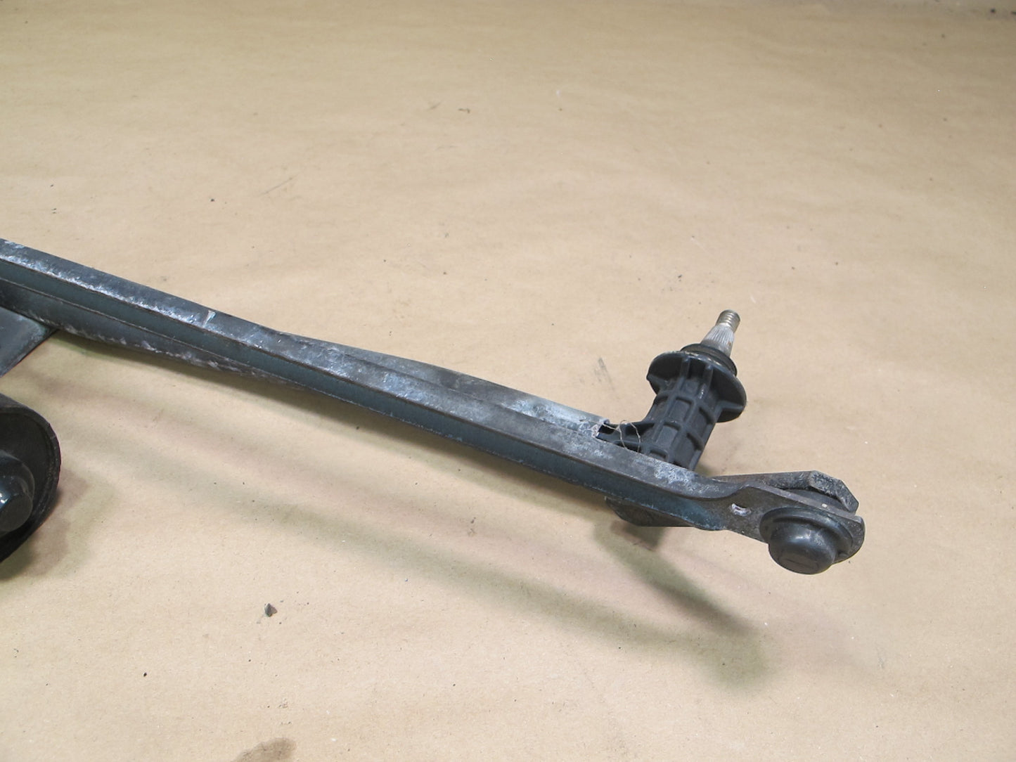 03-06 Dodge Sprinter Wiper Transmission Linkage w Motor 3397020383 OEM