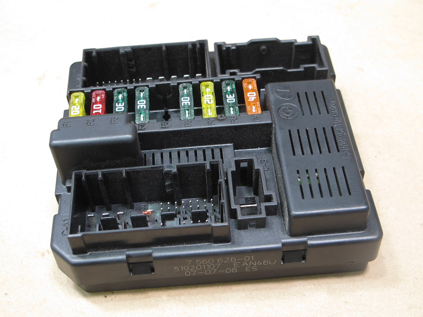 06-08 BMW E86 E85 Z4 3.0L N52 Power Distribution Fuse Box 7560626 OEM