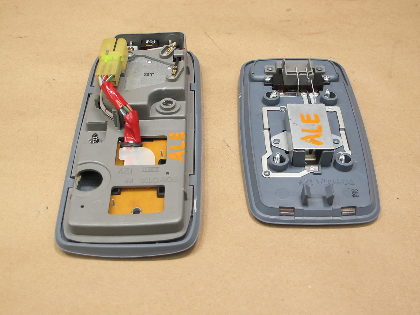 1992-1993 Lexus ES300 Front & Rear Dome Light w/ Sunroof Switch Dark Blue OEM