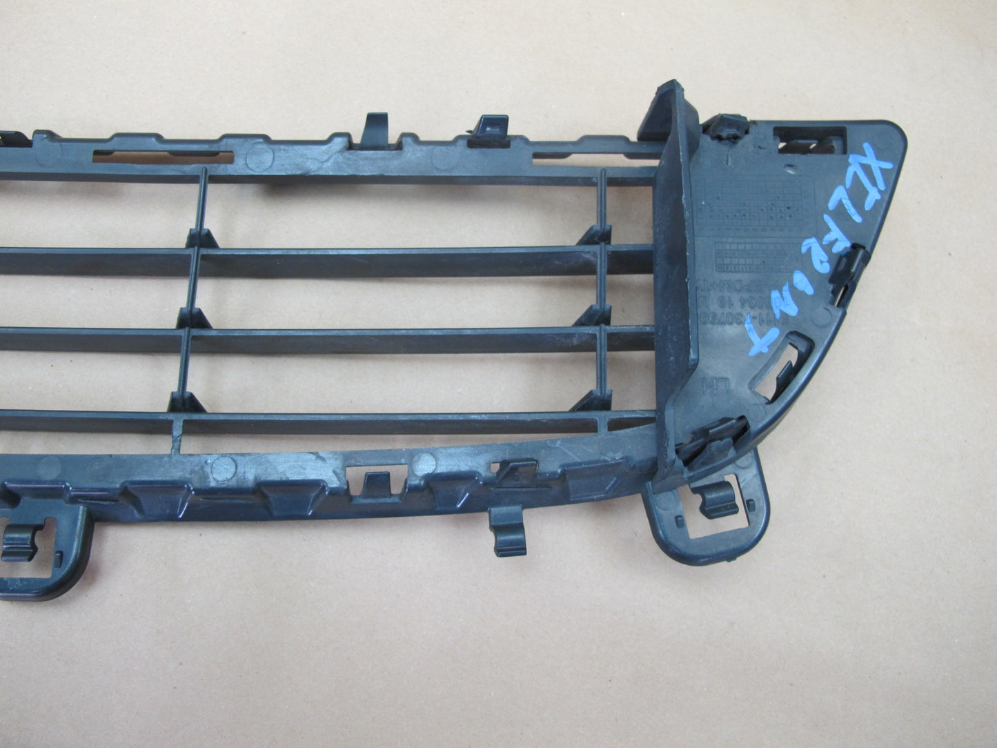 14-18 BMW F15 X5 Front Bumper Lower Center Grille Trim OEM