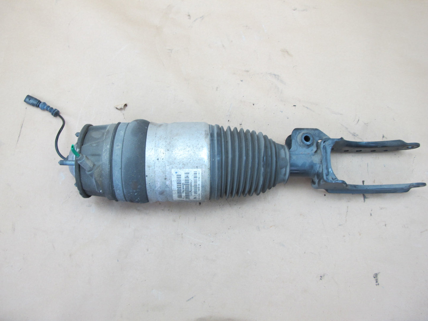 2013-2018 Porsche Cayenne 958 GTS Front Right Side Air Strut Shock Absorber Assy