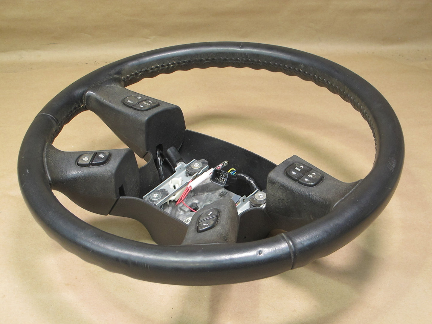 2003-2007 Hummer H2 Leather Steering w Controls 10364488