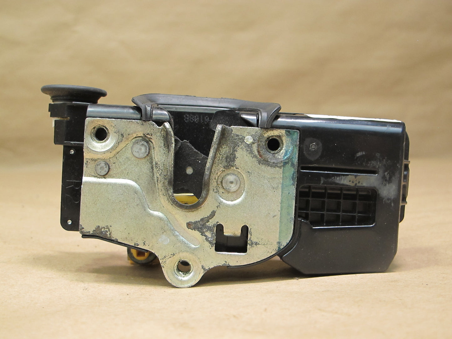 2003-2007 Hummer H2 Rear Right Door Lock Latch Actuator 15816391