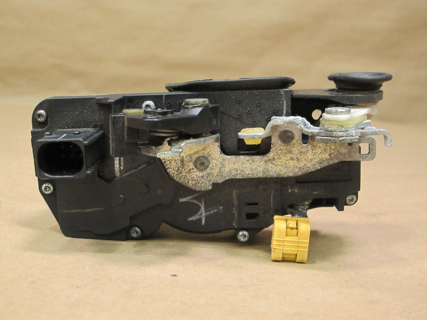 2003-2007 Hummer H2 Rear Right Door Lock Latch Actuator 15816391