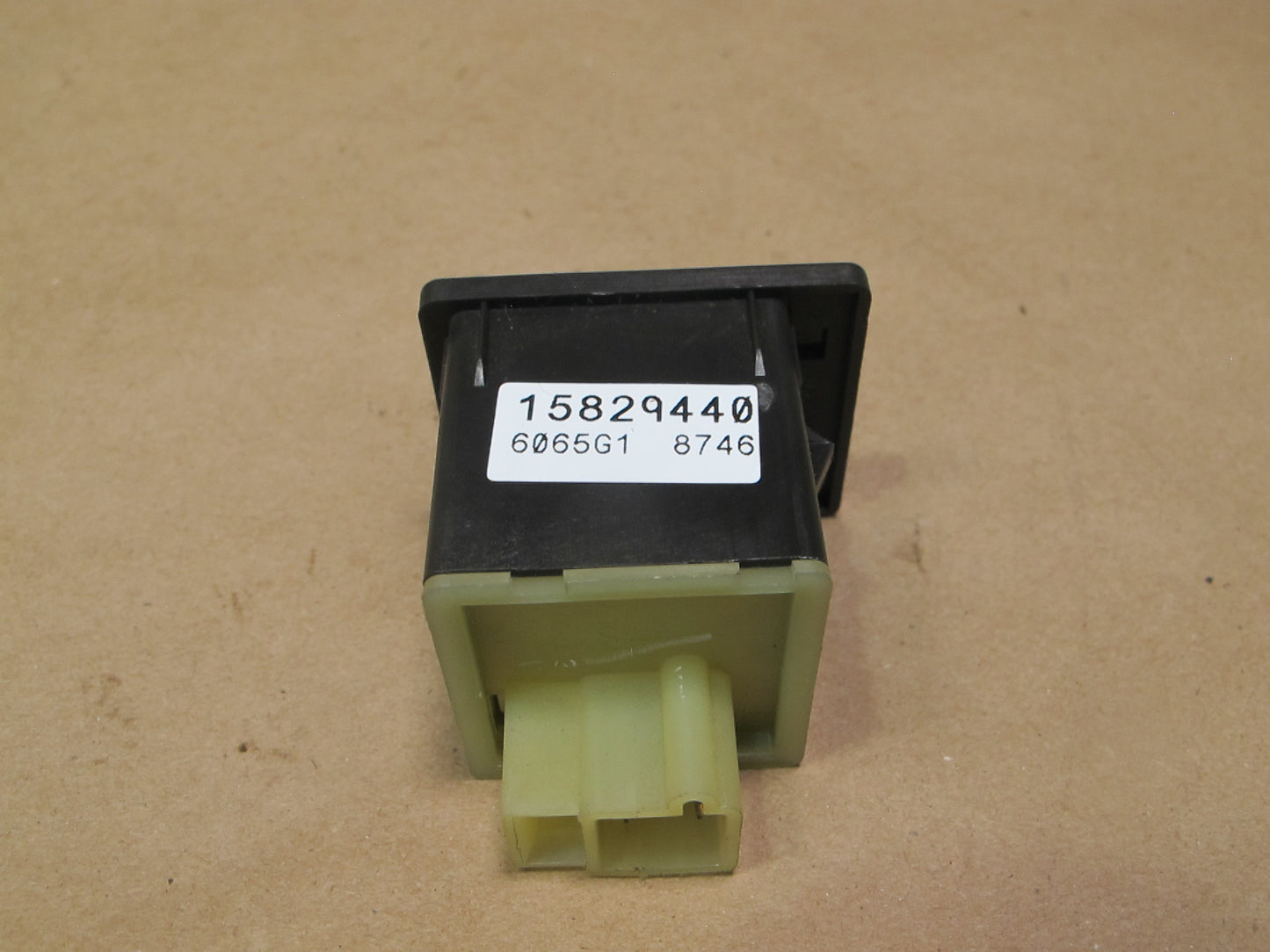 2003-2007 Hummer H2 Height Control Button Switch 15829440