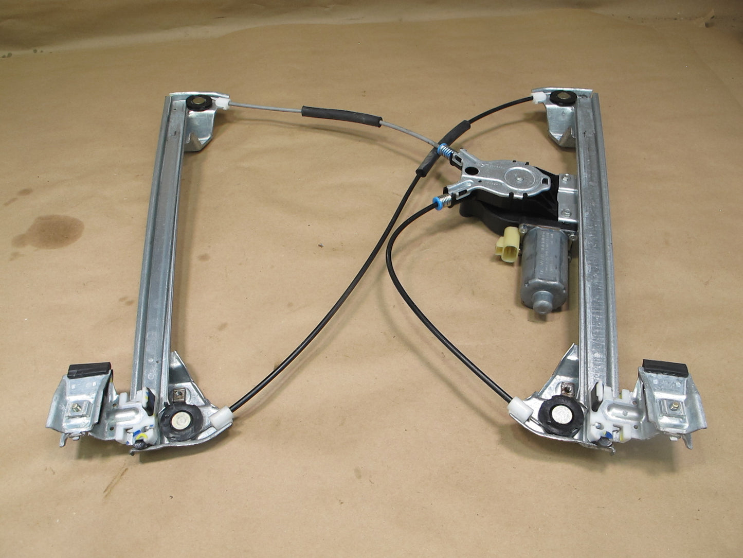 2003-2009 Hummer H2 Front Right Door Window Regulator w Motor