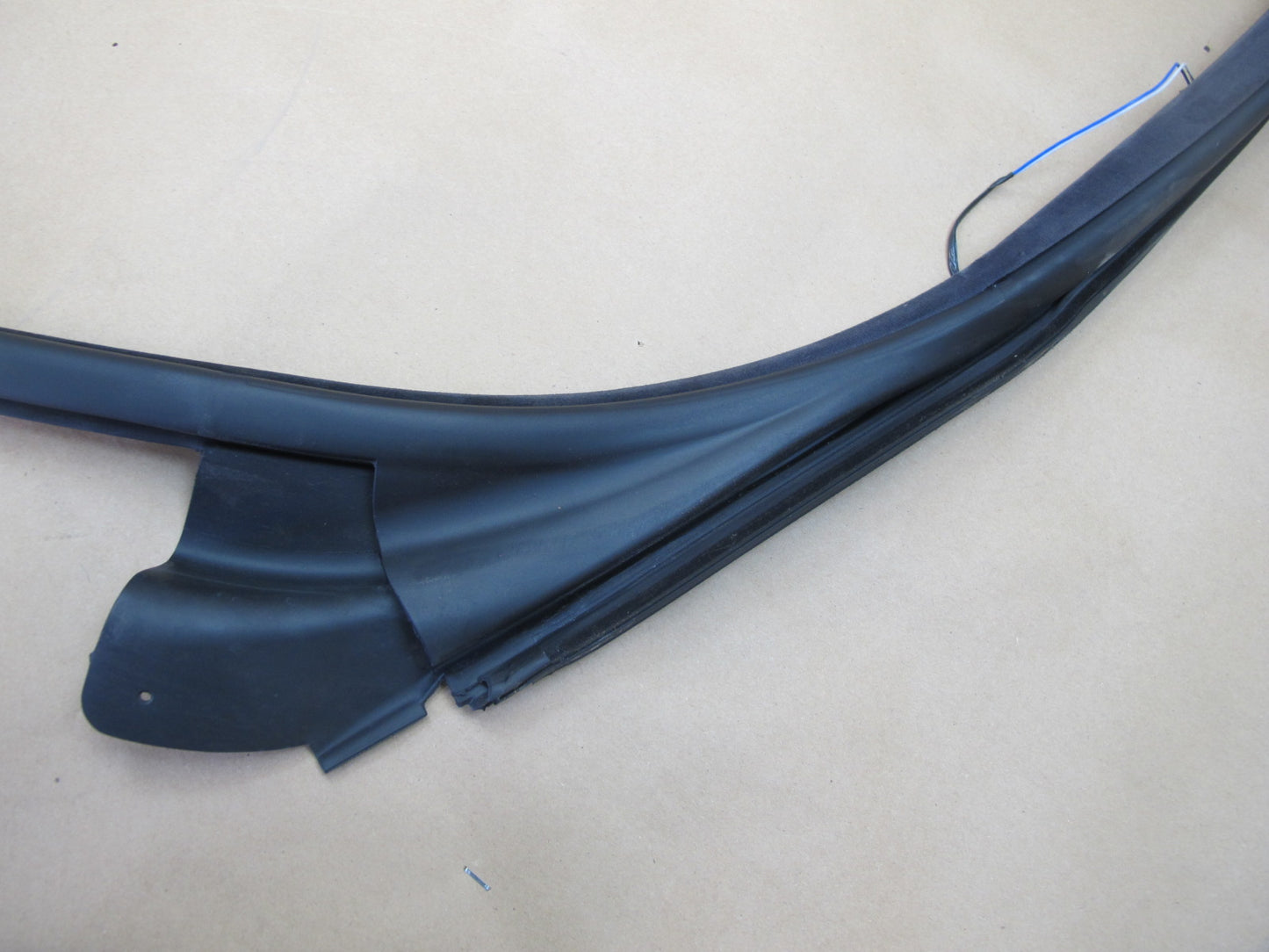 01-06 BMW E46 Coupe Right Door Weatherstrip Rubber Seal OEM