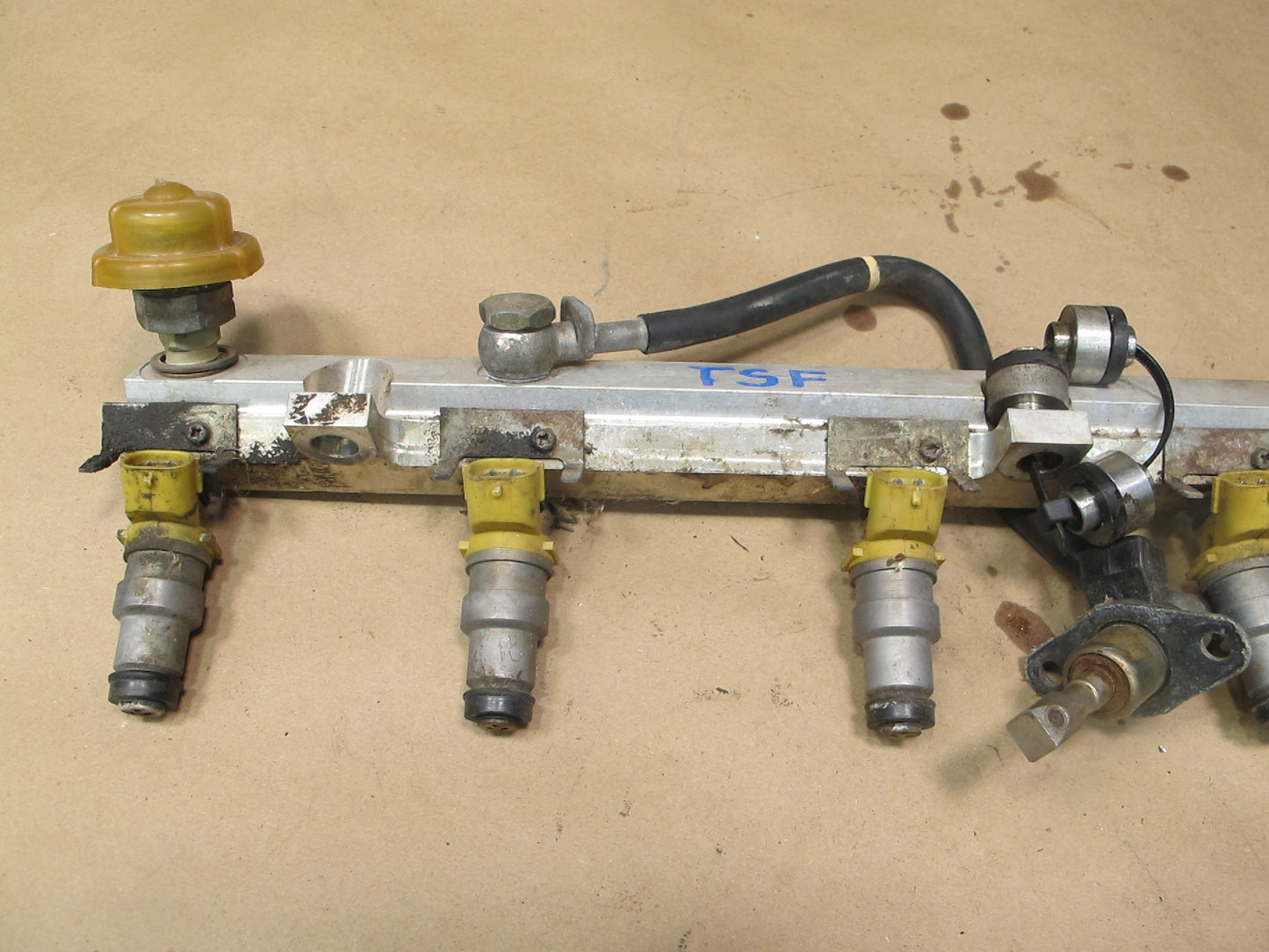 86-88 Toyota Supra MK3 7MGE Fuel Rail With Ingectors & Pressure Regulator OEM