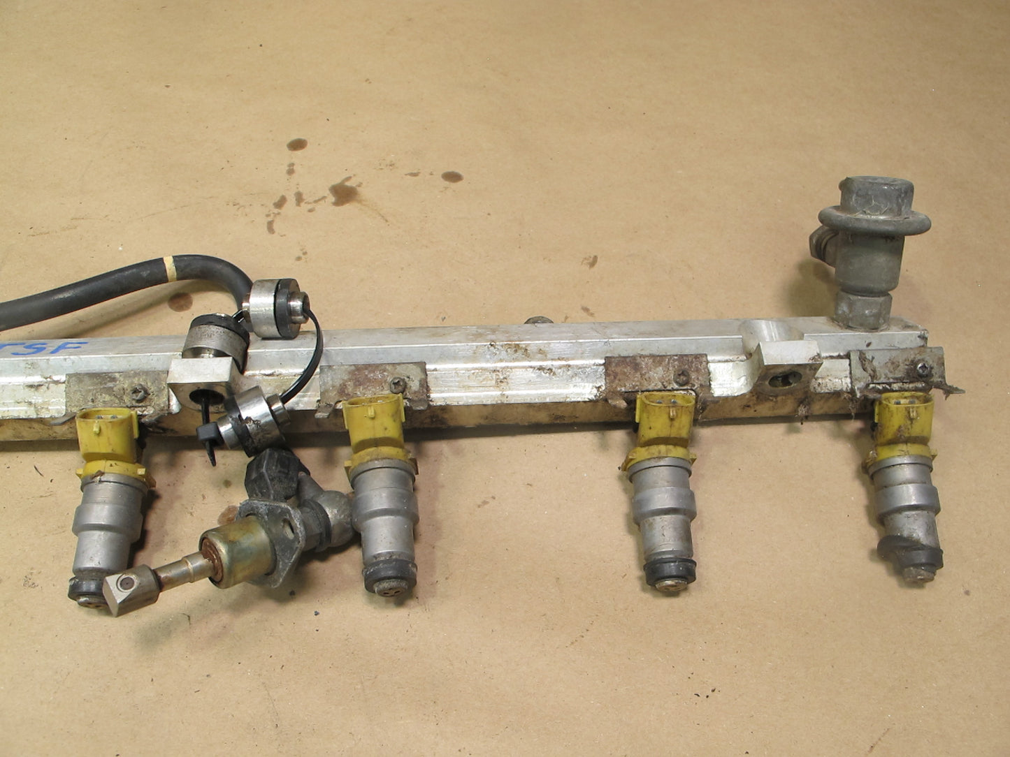 86-88 Toyota Supra MK3 7MGE Fuel Rail With Ingectors & Pressure Regulator OEM