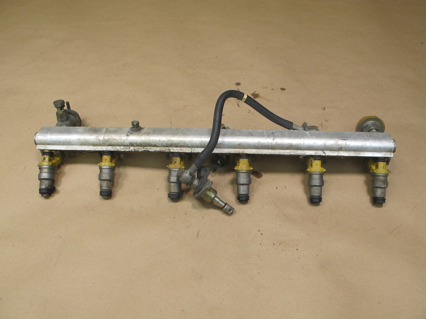 86-88 Toyota Supra MK3 7MGE Fuel Rail With Ingectors & Pressure Regulator OEM