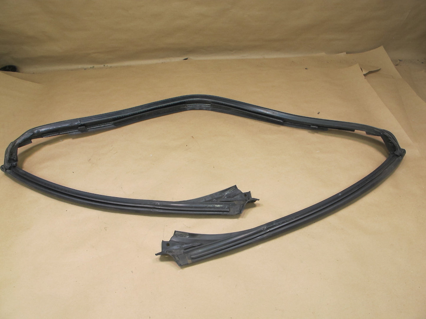 03-12 Mercedes R230 Sl-class Set of 5 Windshield Weatherstrip Seal & Guide OEM