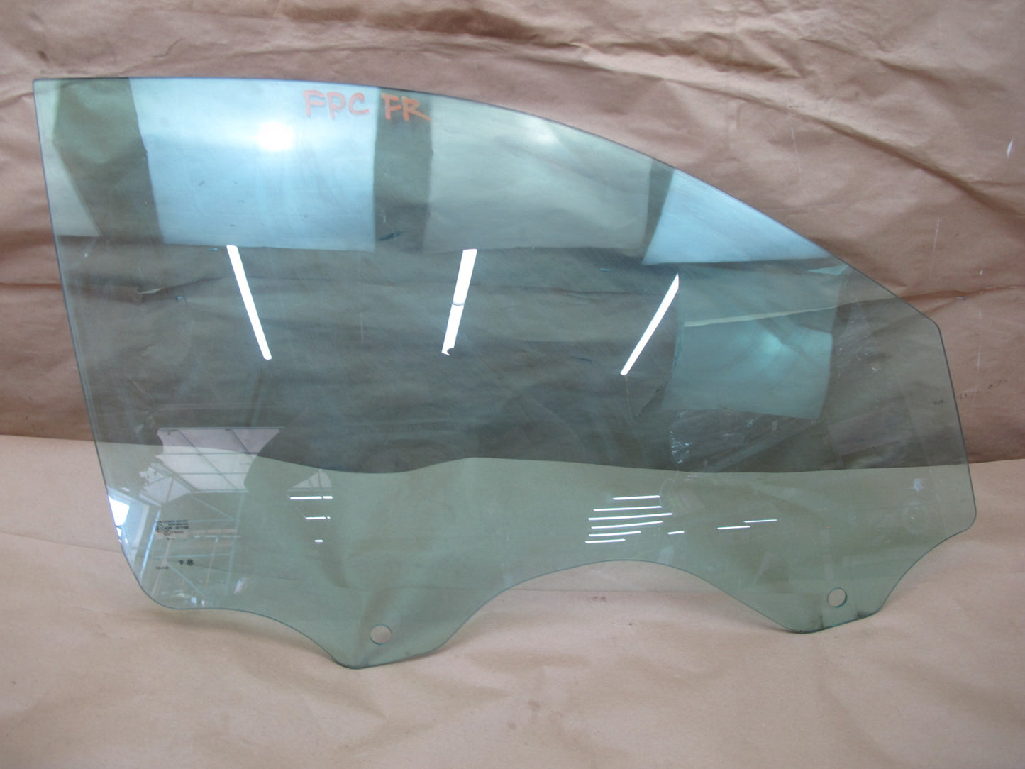 2003-2010 Porsche Cayenne 955 Front Right Door Glass Window