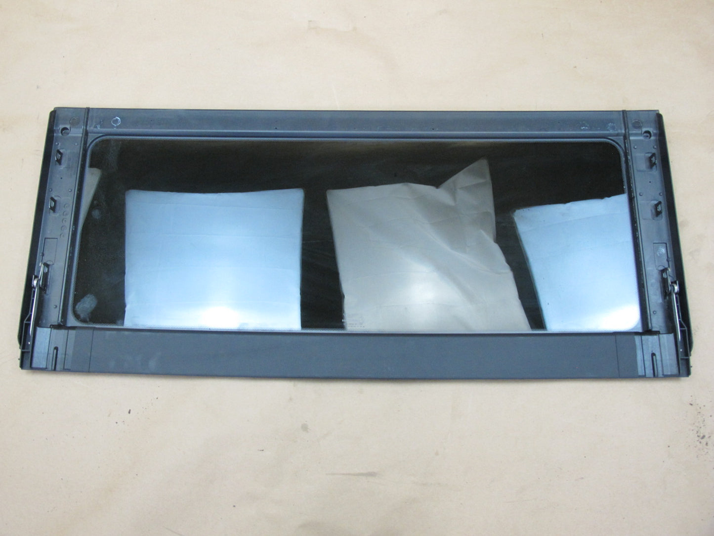 2005-2010 Porsche Cayenne 955 Center Middle Panoramic Roof Glass