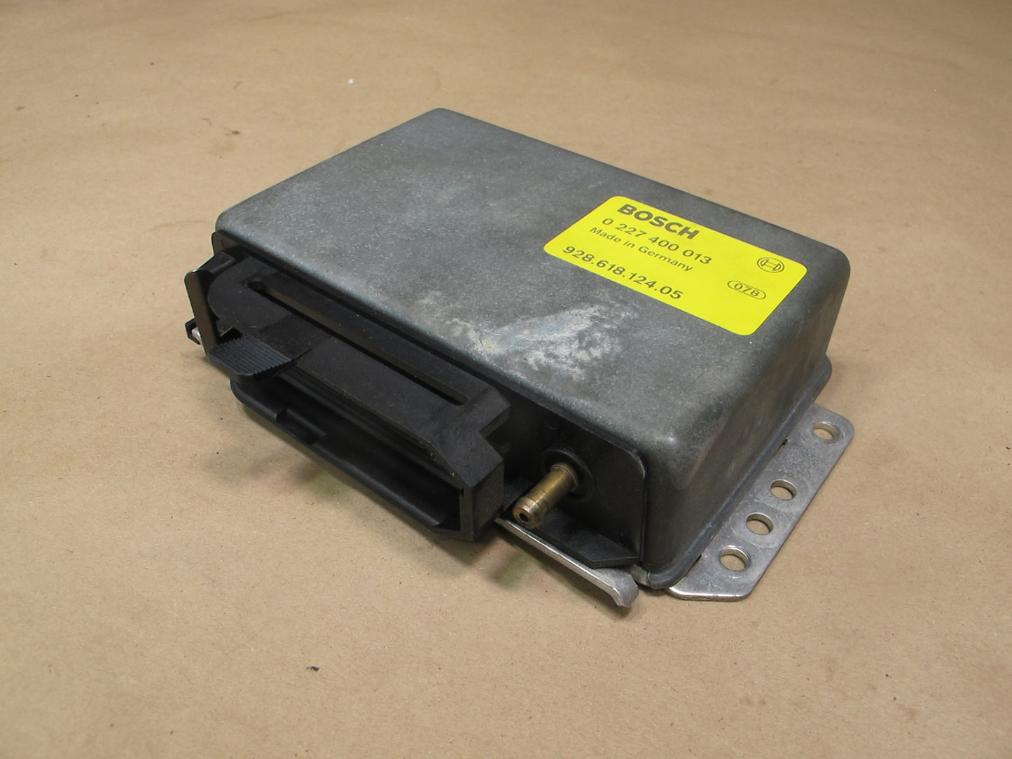 1985-1986 Porsche 928 S 5.0L A/T Automatic Transmission Control Module TCM TCU