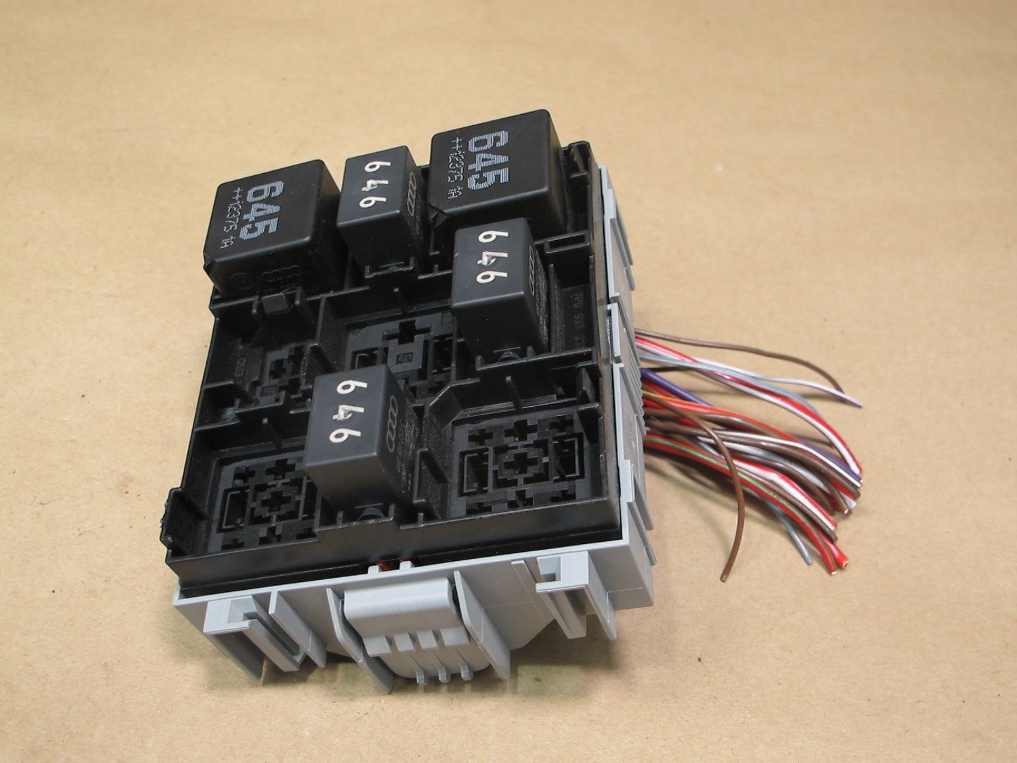 2011-2018 Porsche Cayenne 958 Fuse Relay Box Module Unit