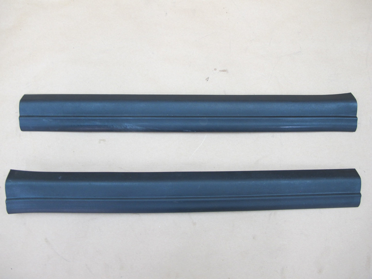 03-08 BMW E85 Z4 Set of 2 Front Left & Right Inner Scuff Plate Trim Black OEM