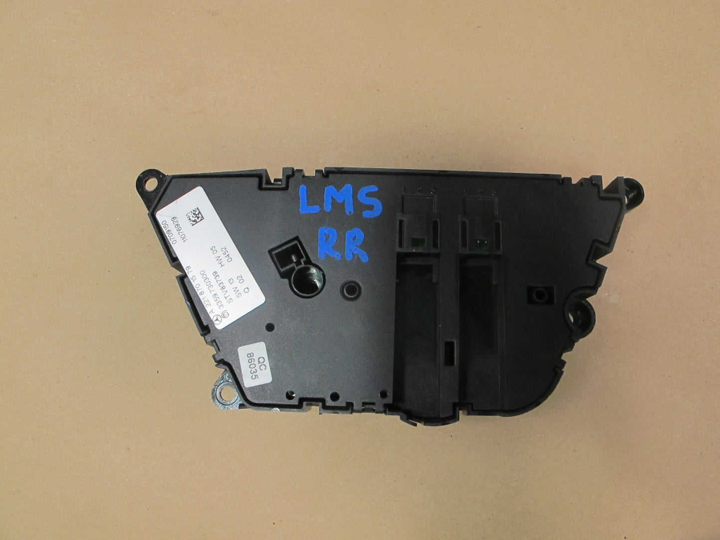 07-13 Mercedes W221 S550 S600 Rear Right Seat Adjust Switch 2218701579