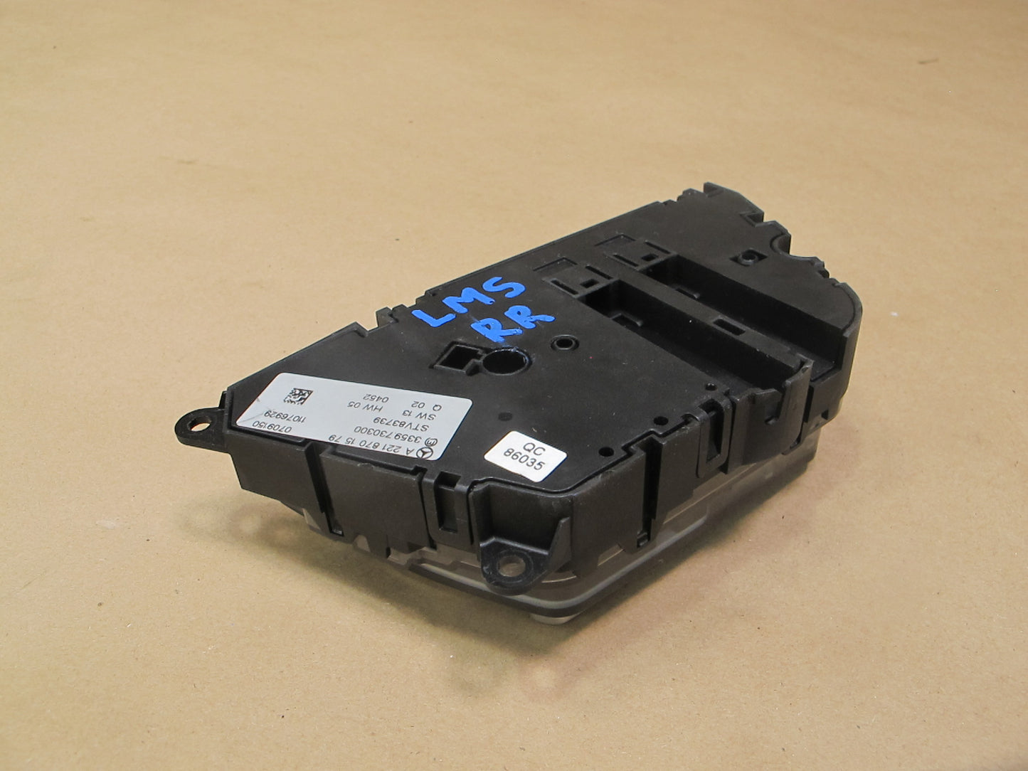 07-13 Mercedes W221 S550 S600 Rear Right Seat Adjust Switch 2218701579