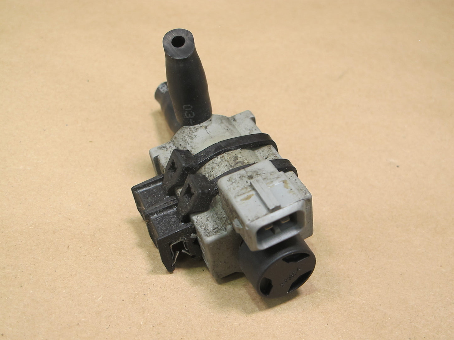 2013-2014 Porsche Cayenne 958 GTS Intake Change Over Vacuum Valve Solenoid