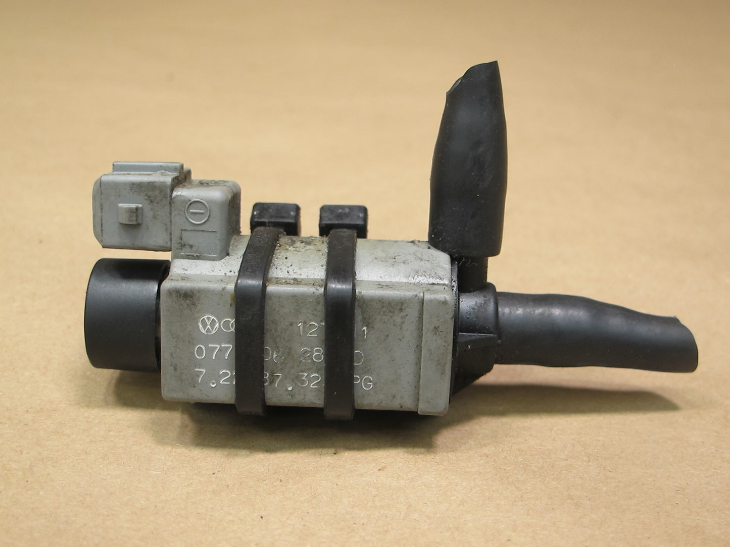 2013-2014 Porsche Cayenne 958 GTS Intake Change Over Vacuum Valve Solenoid