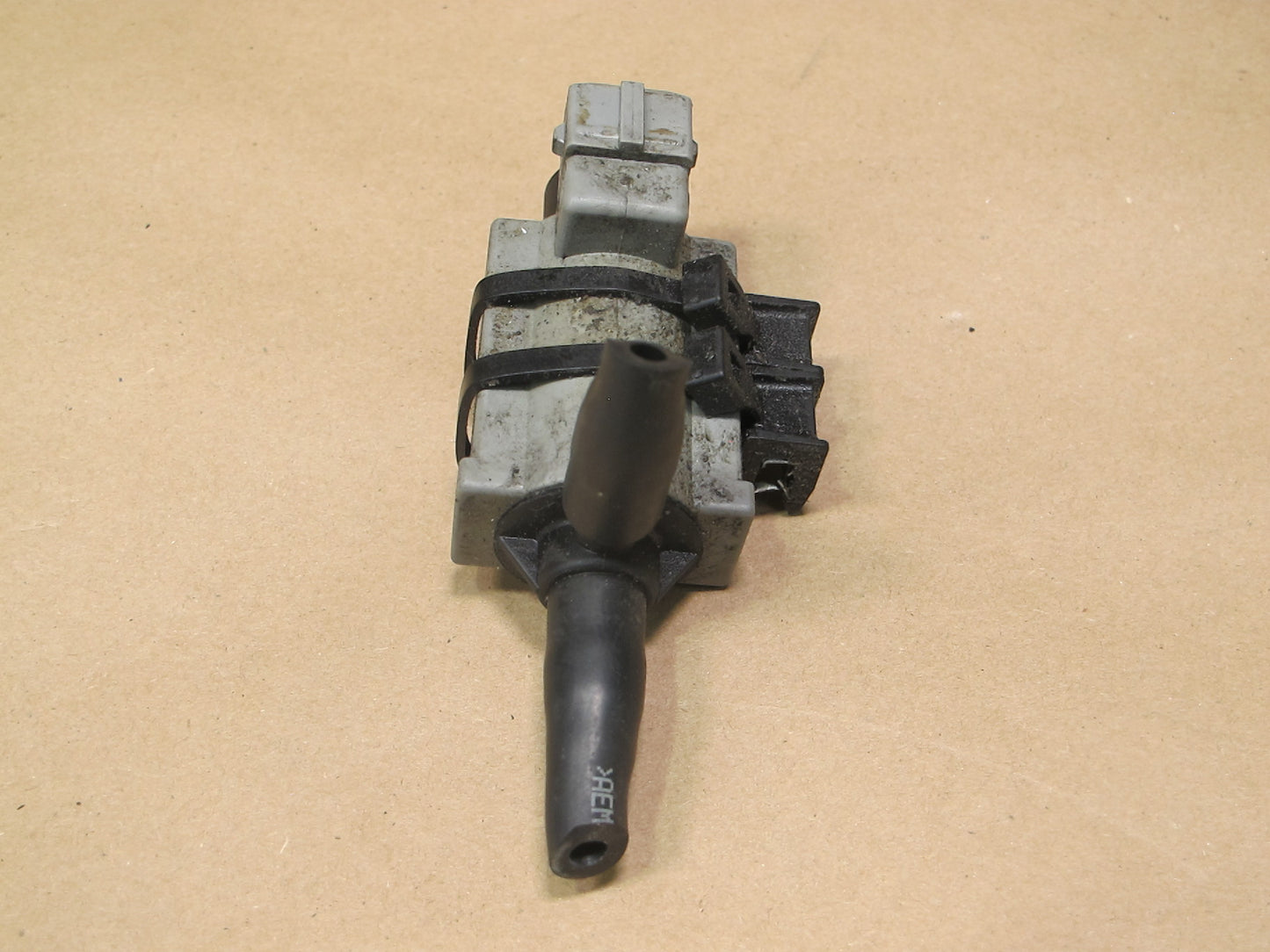 2013-2014 Porsche Cayenne 958 GTS Intake Change Over Vacuum Valve Solenoid