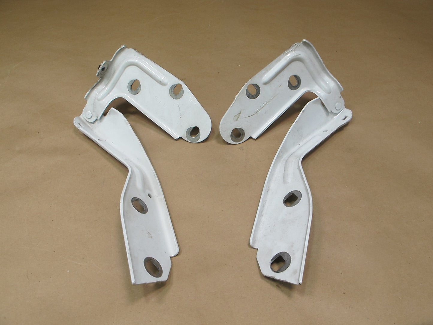 2011-2014 Porsche Cayenne 958 Front Left & Right Side Hood Hinge Set of 2