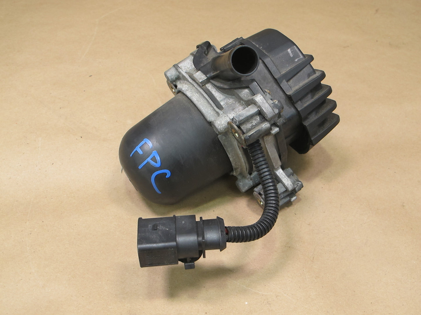 2003-2006 Porsche Cayenne 955 Right Secondary Smog Emission Air Pump 7L5959253D