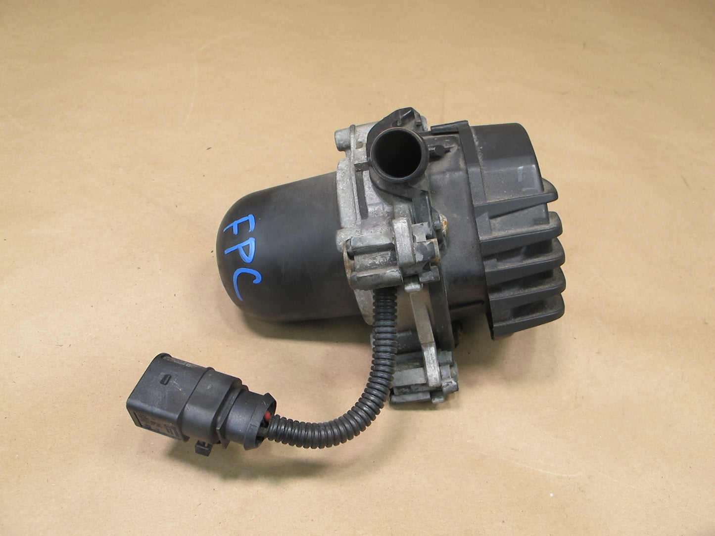 2003-2006 Porsche Cayenne 955 Right Secondary Smog Emission Air Pump 7L5959253D