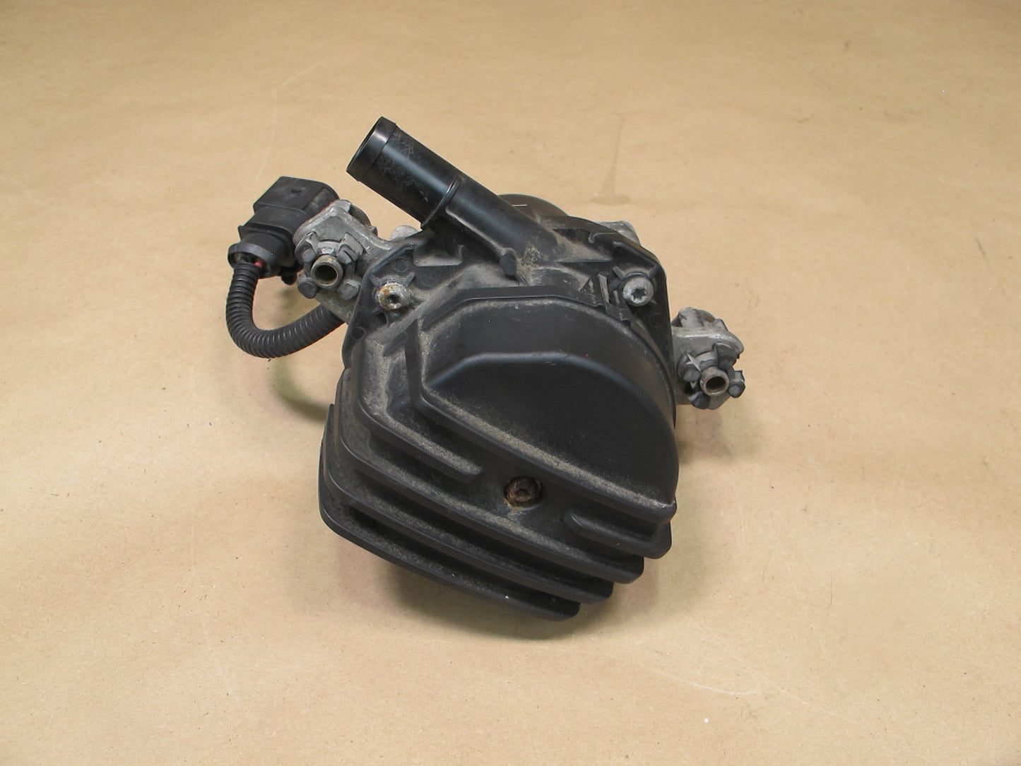 2003-2006 Porsche Cayenne 955 Right Secondary Smog Emission Air Pump 7L5959253D