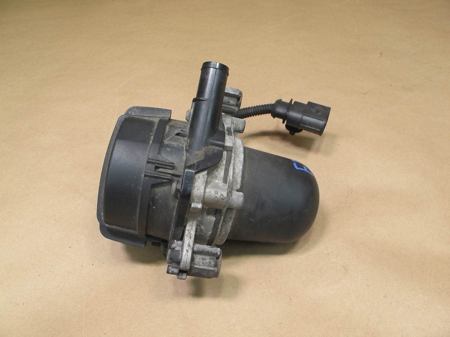 2003-2006 Porsche Cayenne 955 Right Secondary Smog Emission Air Pump 7L5959253D