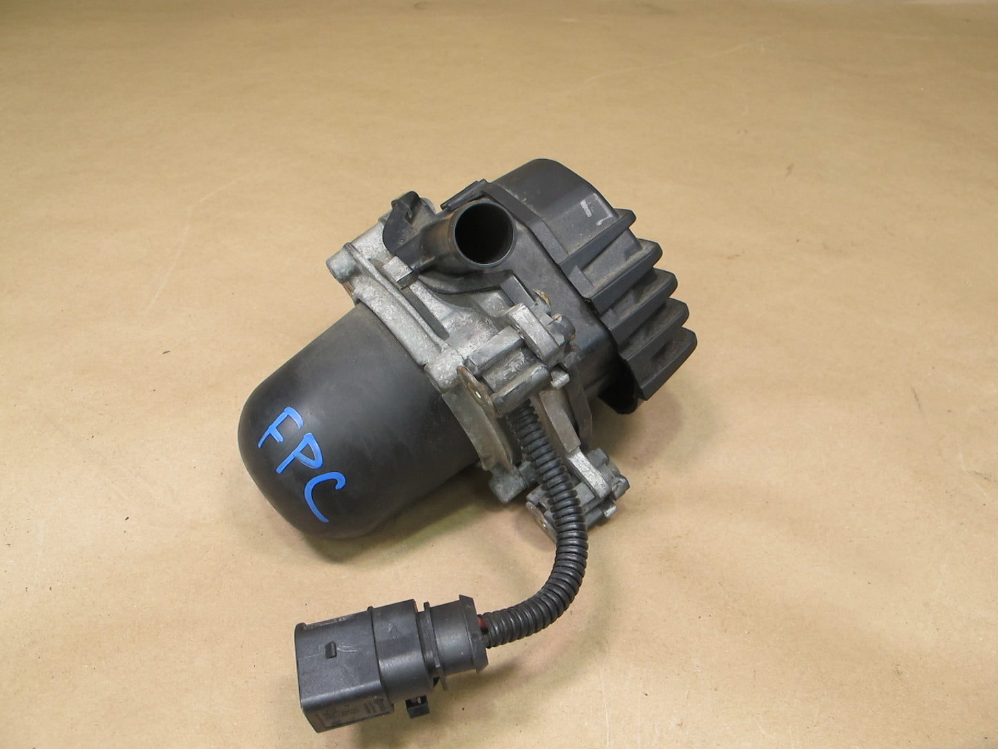 2003-2006 Porsche Cayenne 955 Right Secondary Smog Emission Air Pump 7L5959253D