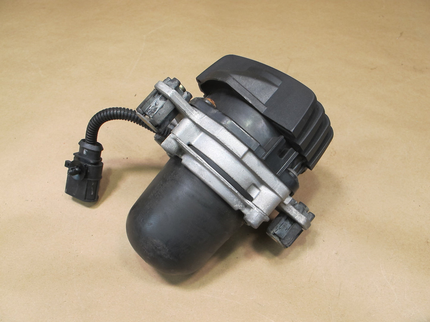 2003-2006 Porsche Cayenne 955 Right Secondary Smog Emission Air Pump 7L5959253D