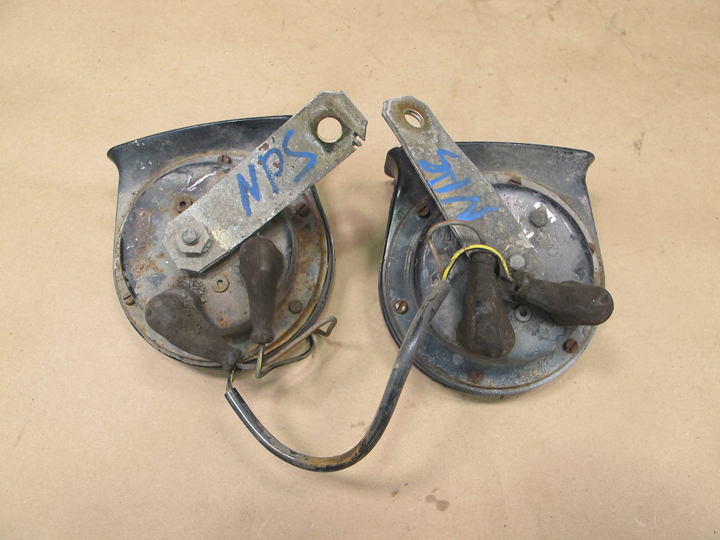 84-91 Porsche 944 Set of 2 High & Low Tone Note Pitch Horn Signal OEM