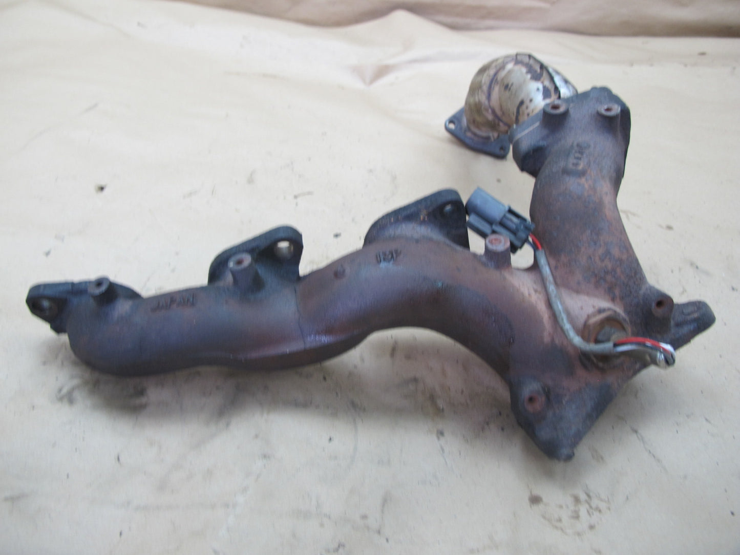 84-86 Nissan 300ZX Z31 VG30E NON Turbo Exhaust Manifold w Crossover Pipe OEM