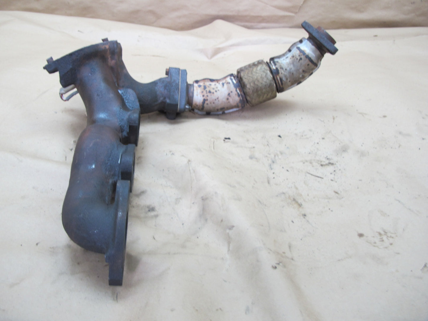 84-86 Nissan 300ZX Z31 VG30E NON Turbo Exhaust Manifold w Crossover Pipe OEM