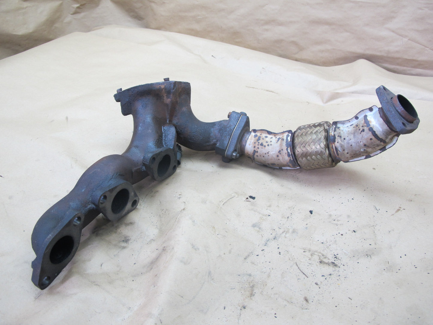 84-86 Nissan 300ZX Z31 VG30E NON Turbo Exhaust Manifold w Crossover Pipe OEM