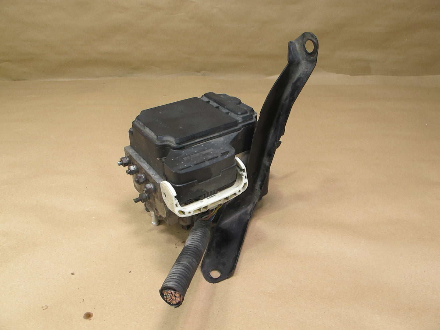 02-05 Lexus JCE10 IS300 A/T Anti Lock Brake ABS Pump Module OEM