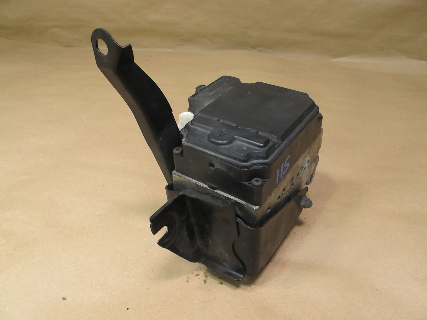 02-05 Lexus JCE10 IS300 A/T Anti Lock Brake ABS Pump Module OEM