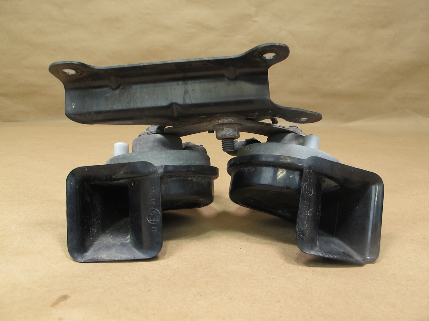 01-06 BMW E46 3-SERIES Set of 2 High & Low Tone Note Pitch Horn Signal OEM