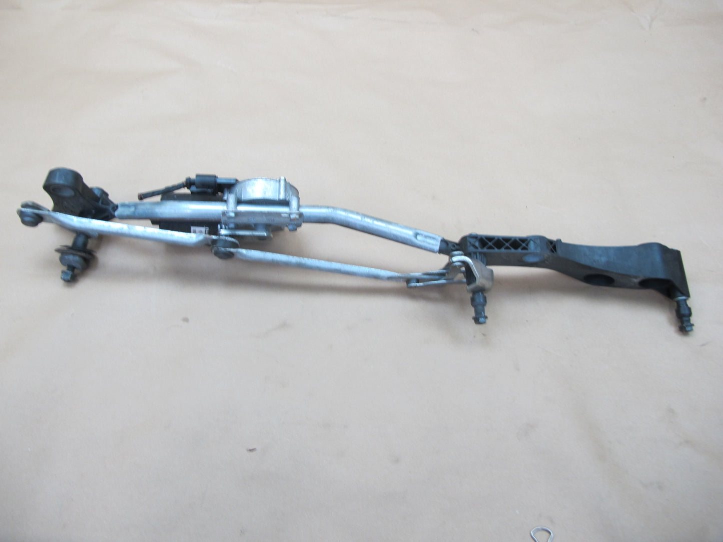 06-10 BMW E63 E64 Windshield Wiper Transmission Linkage w Motor OEM