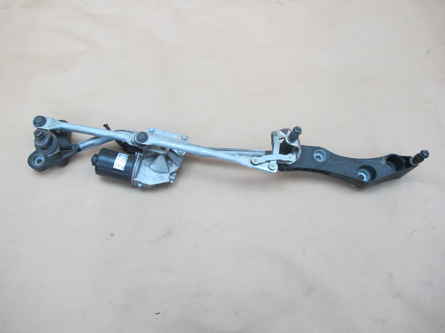 06-10 BMW E63 E64 Windshield Wiper Transmission Linkage w Motor OEM