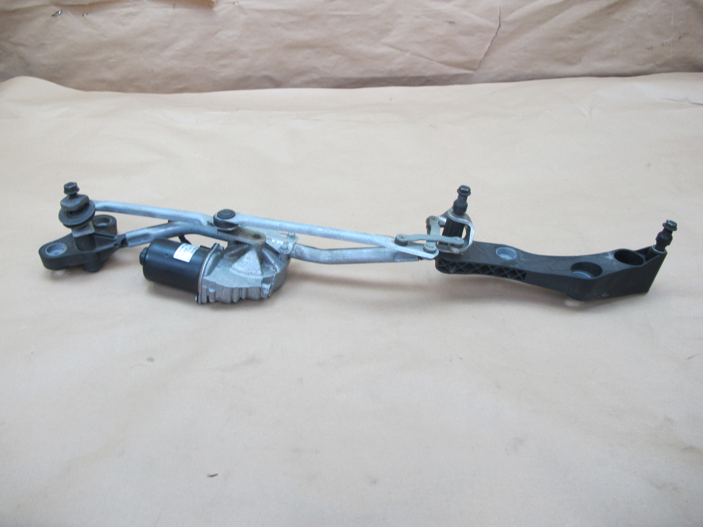 06-10 BMW E63 E64 Windshield Wiper Transmission Linkage w Motor OEM