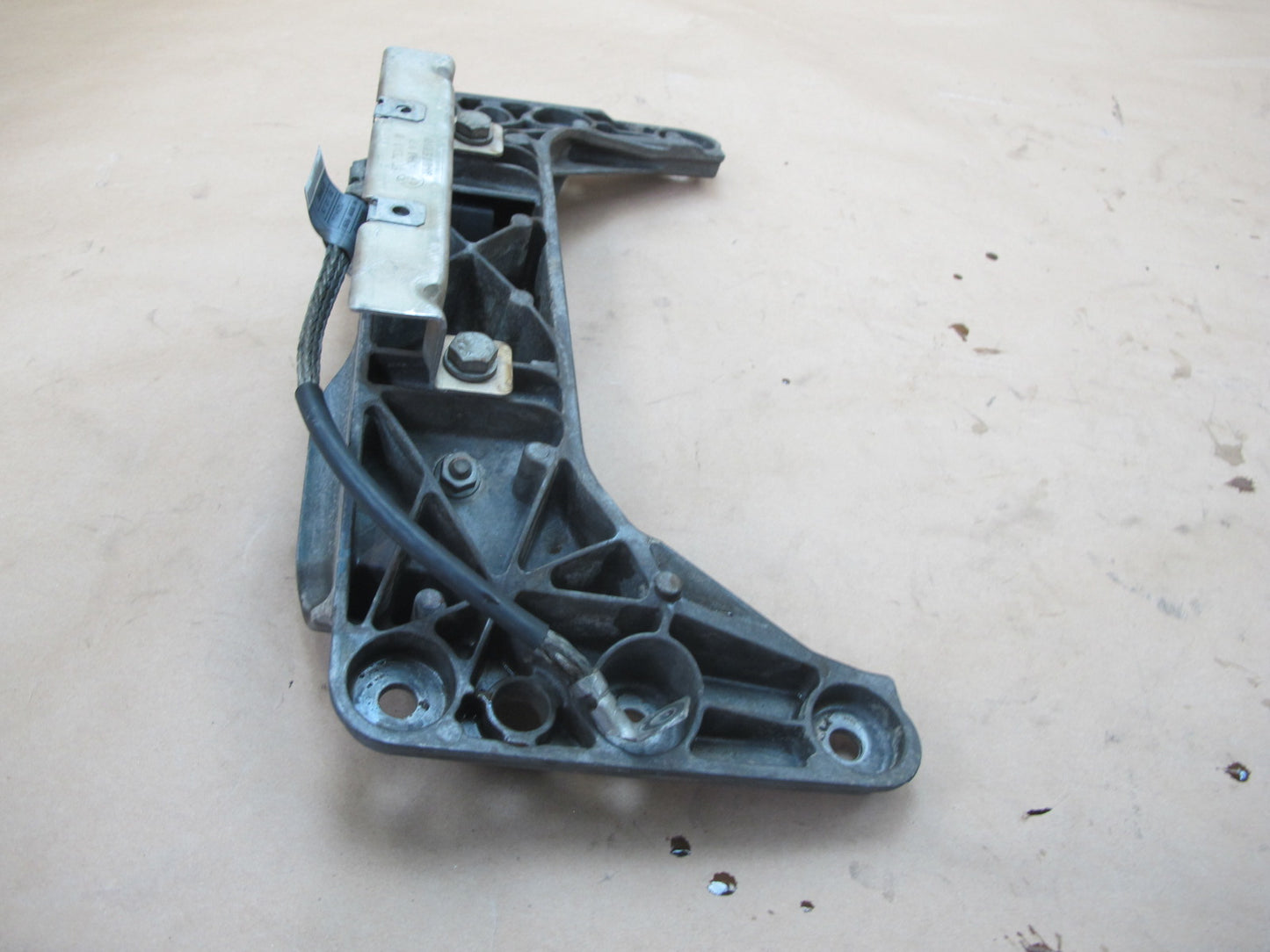 06-10 BMW E63 E64 A/T Automatic Transmission Mount Bracket Support 7153449 OEM