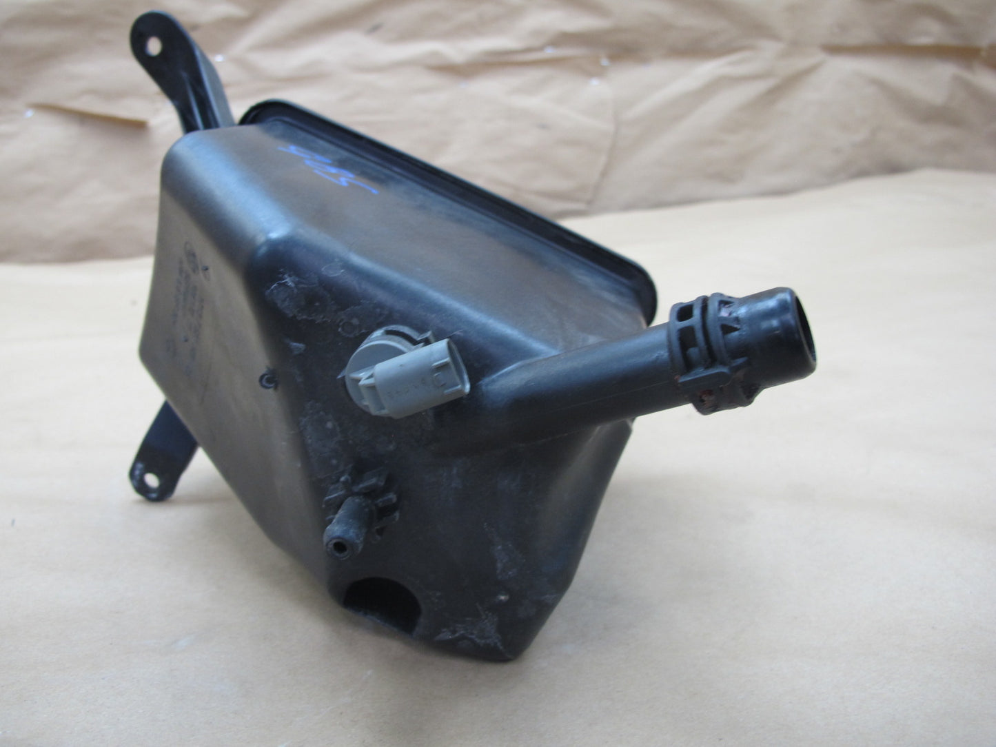 06-10 BMW E60 E63 E64 Engine Coolant Expansion Overflow Reservoir Tank OEM