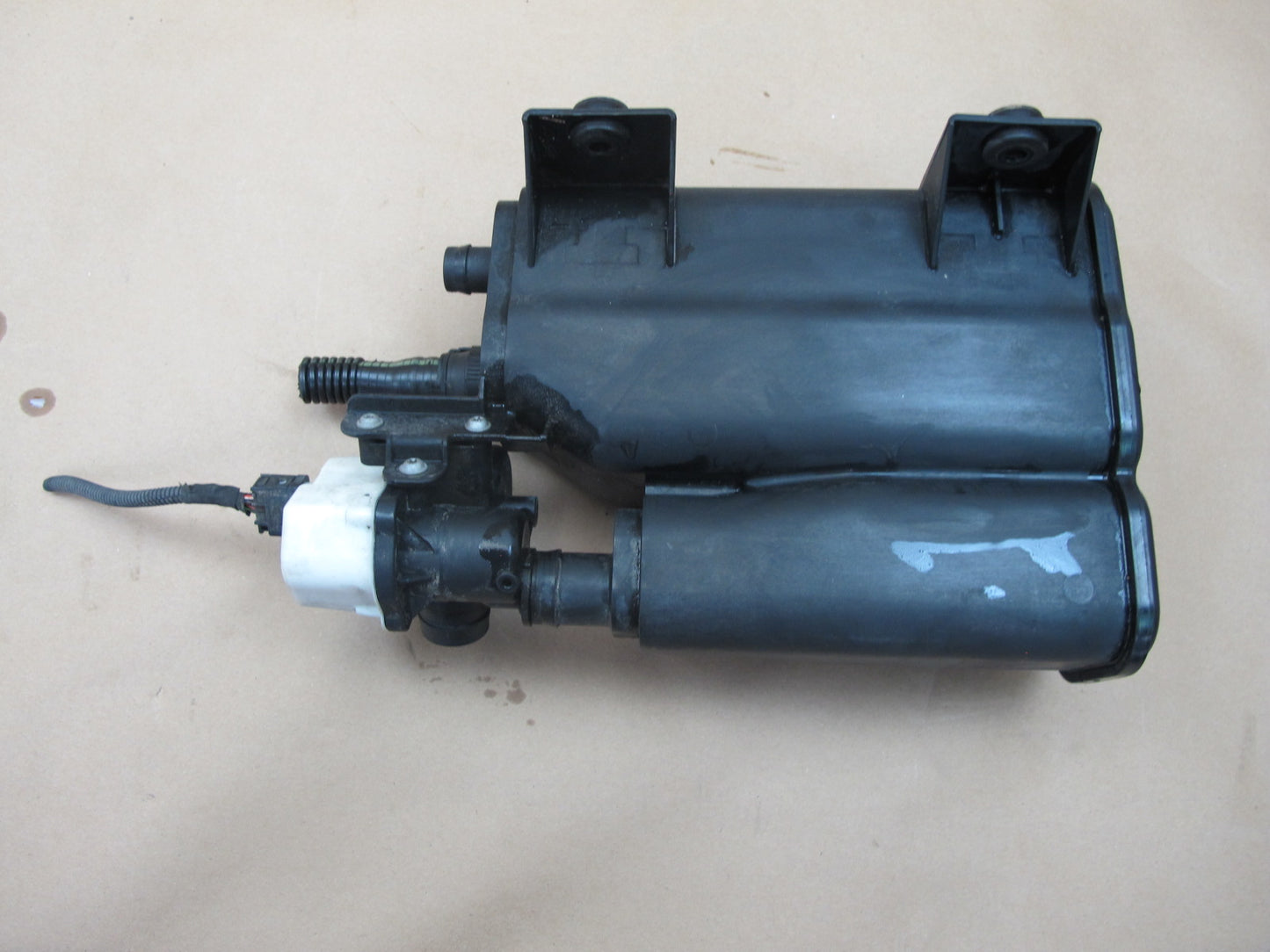 06-10 BMW E63 E64 Fuel Evap Vapor Charcoal Canister OEM