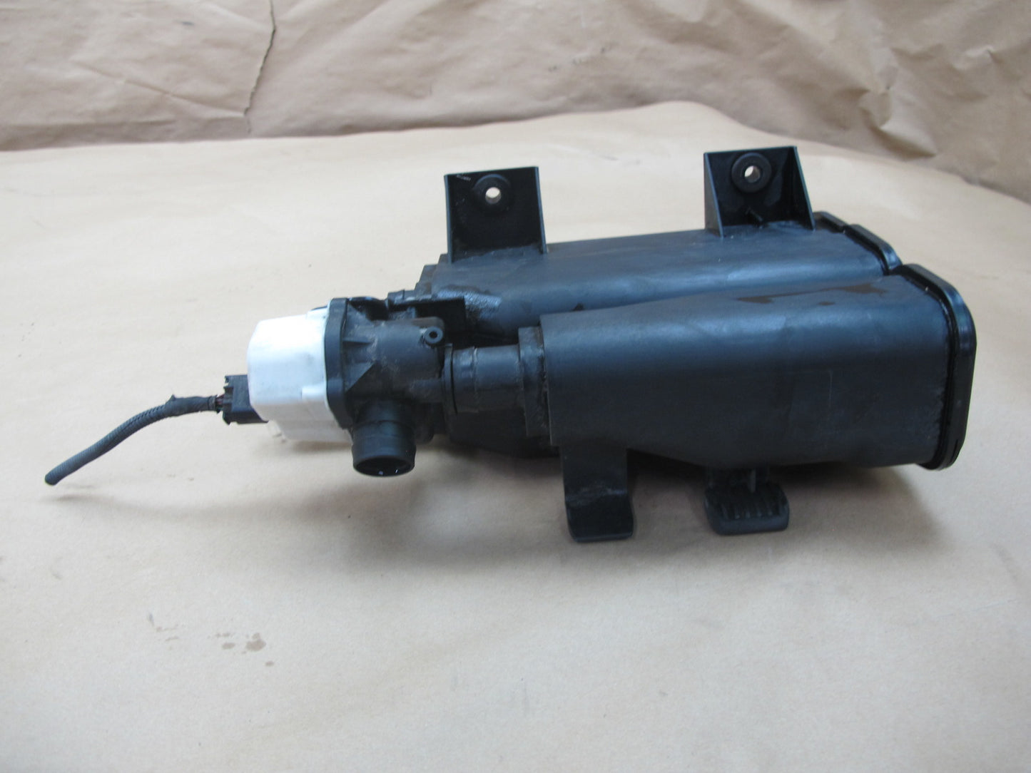 06-10 BMW E63 E64 Fuel Evap Vapor Charcoal Canister OEM