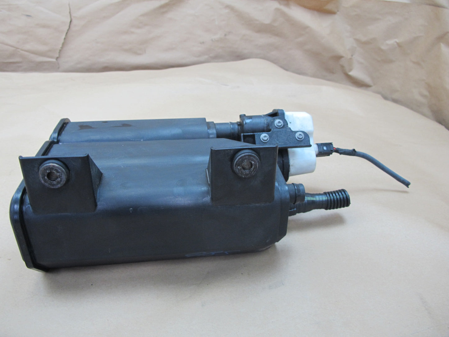 06-10 BMW E63 E64 Fuel Evap Vapor Charcoal Canister OEM