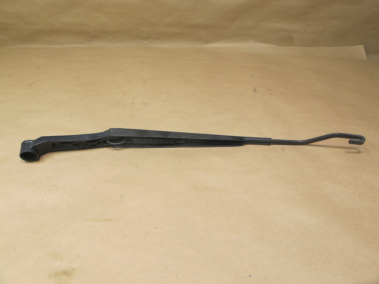 01-05 Lexus JCE10 IS300 Set of 2 Front Windshield Wiper Arm w Bolt Covers OEM