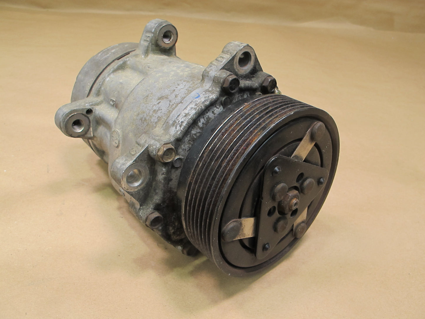 01-03 Volkswagen Eurovan T4 Air Condition AC Compressor 7D0820805D OEM