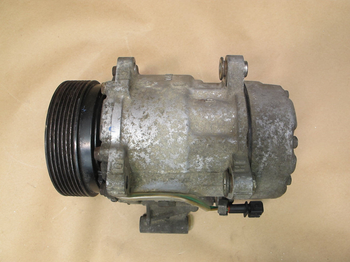 01-03 Volkswagen Eurovan T4 Air Condition AC Compressor 7D0820805D OEM